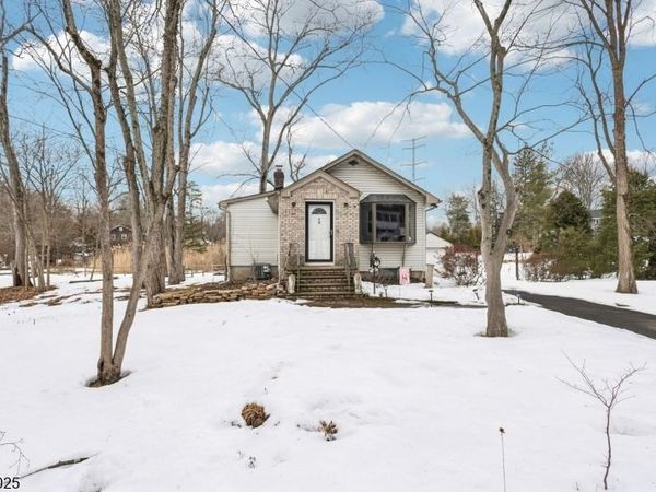 19 Honeyman Pl, Berkeley Heights, NJ 07922