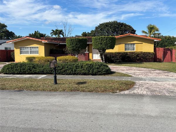 9261 SW 68th St, Miami, FL 33173