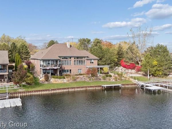 11467 Bay Shore Drive, Fenton, MI 48430