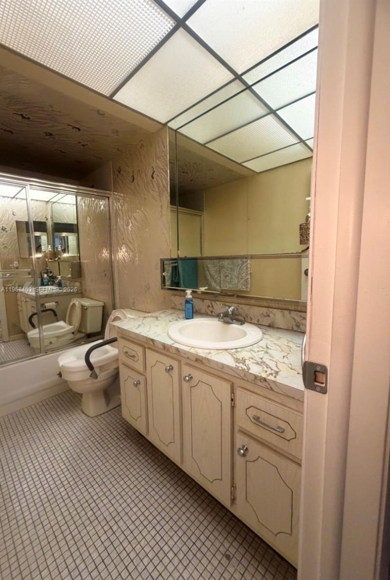 9201 Sunrise Lakes Blvd, Unit 302, Sunrise, FL 33322 Photo