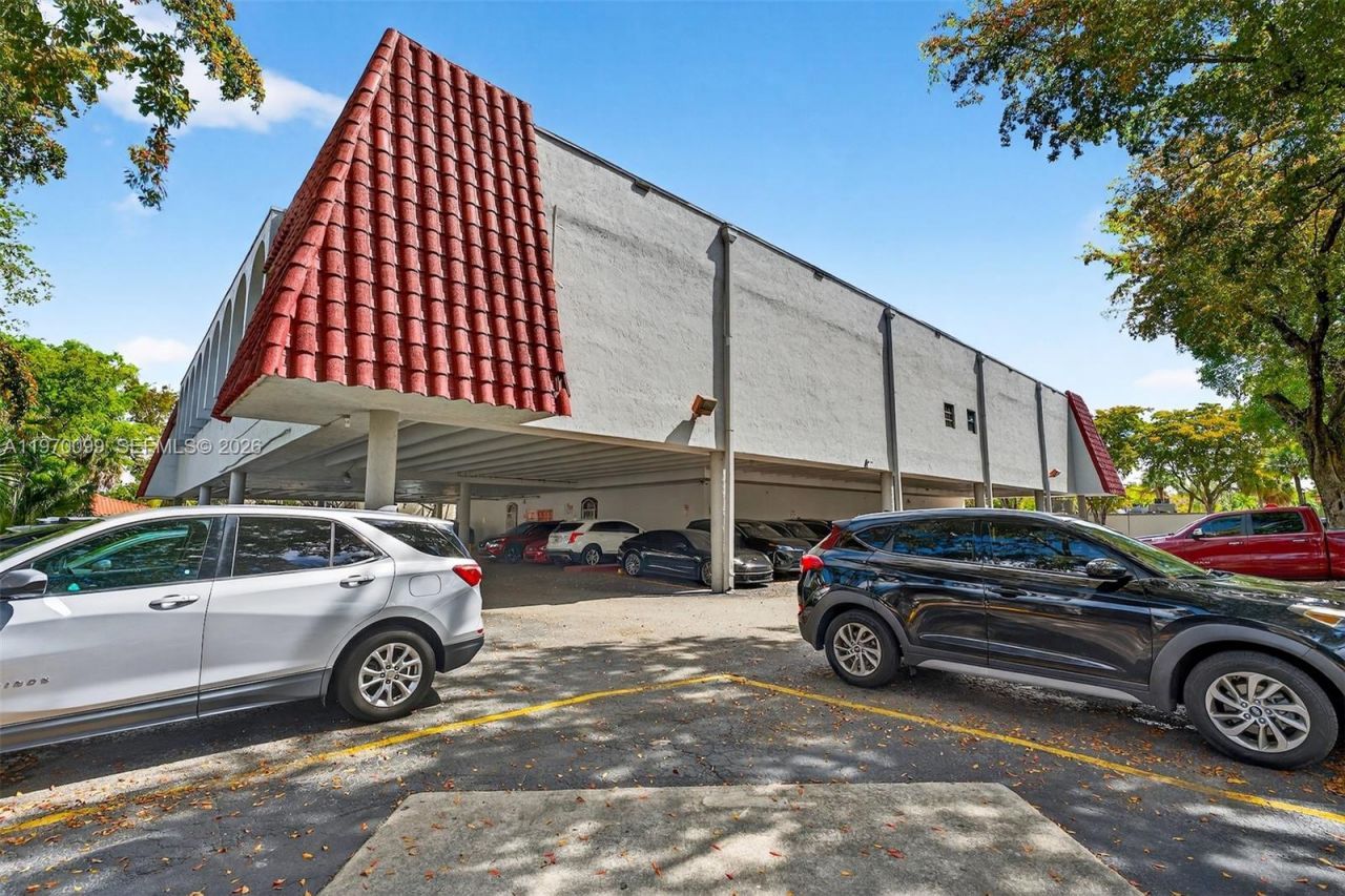 6447 Miami Lakes Dr E, Unit 205, Miami Lakes, FL 33014 Photo