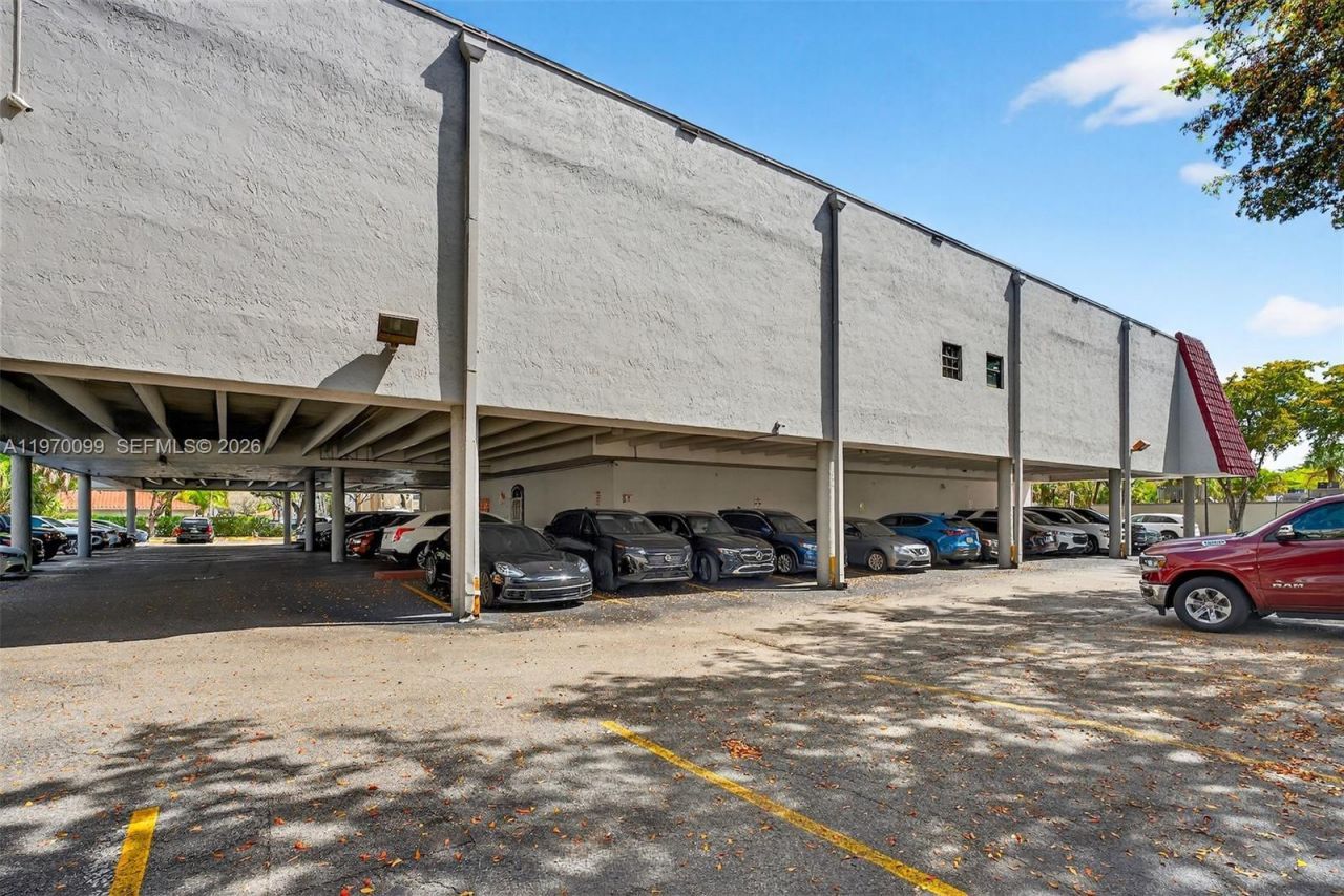 6447 Miami Lakes Dr E, Unit 205, Miami Lakes, FL 33014 Photo