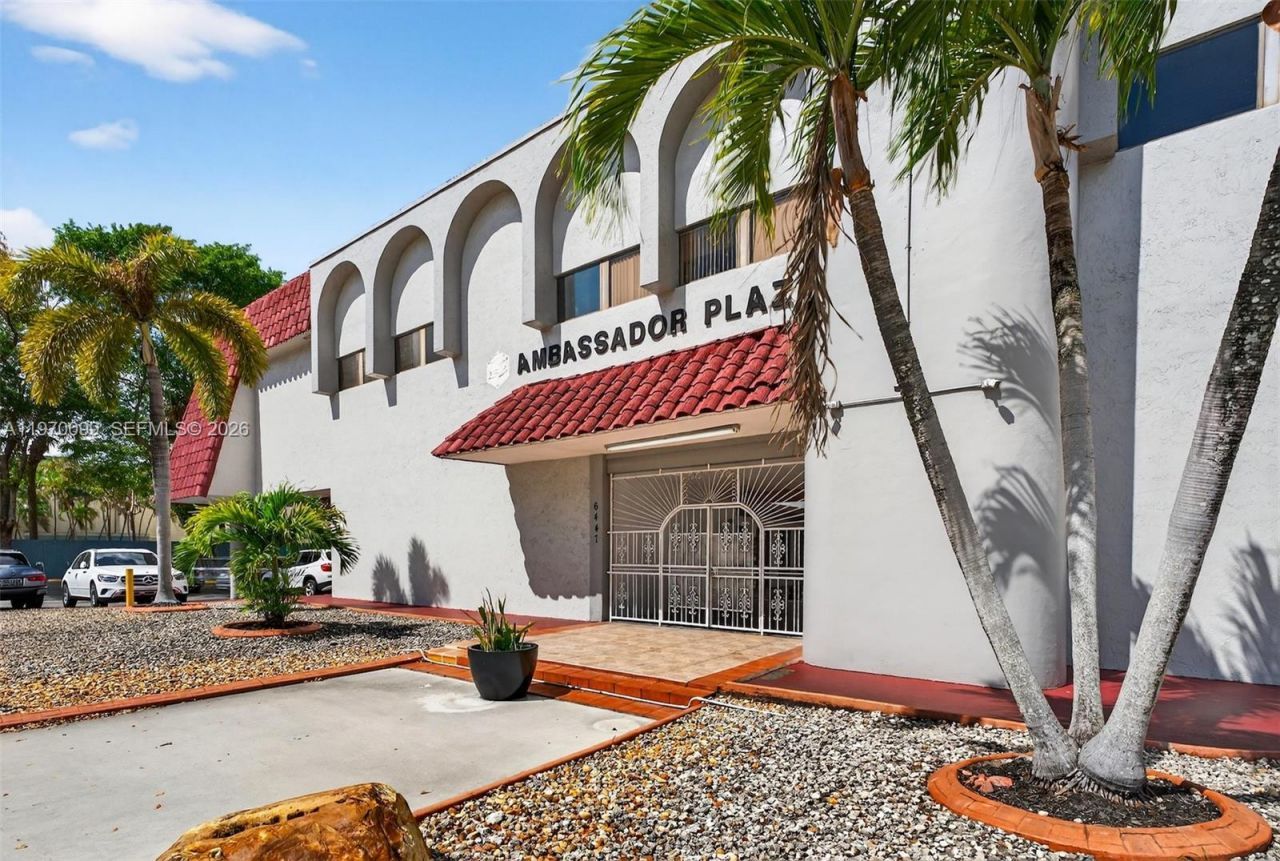 6447 Miami Lakes Dr E, Unit 205, Miami Lakes, FL 33014 Photo