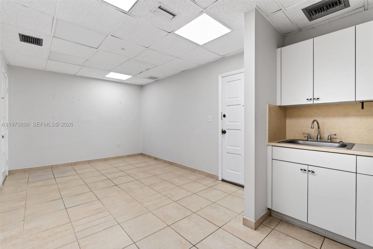 6447 Miami Lakes Dr E, Unit 205, Miami Lakes, FL 33014 Photo