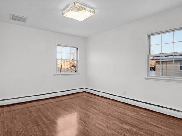 22 Marshall Lane , Westbury, NY 11590