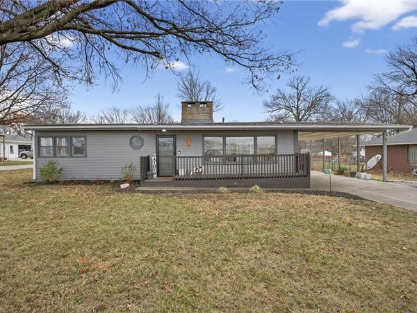 6 Sunset Lane, Paola, KS 66071