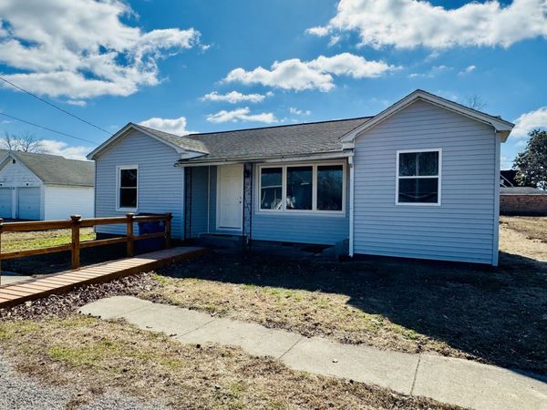 103 E North Street, Sesser, IL 62884