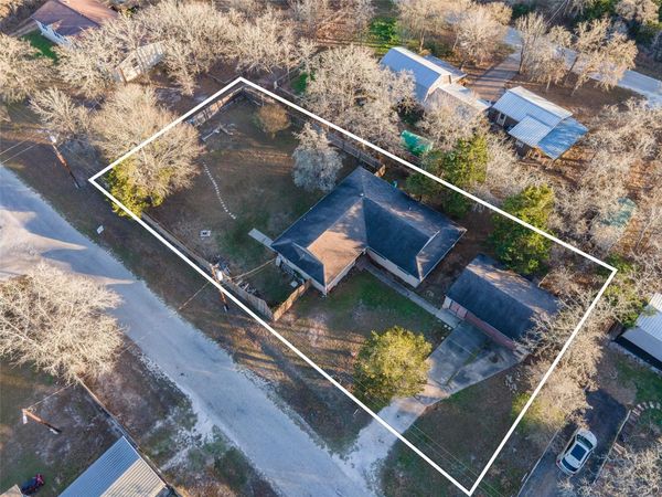 145 Buffalo RUN, Smithville, TX 78957