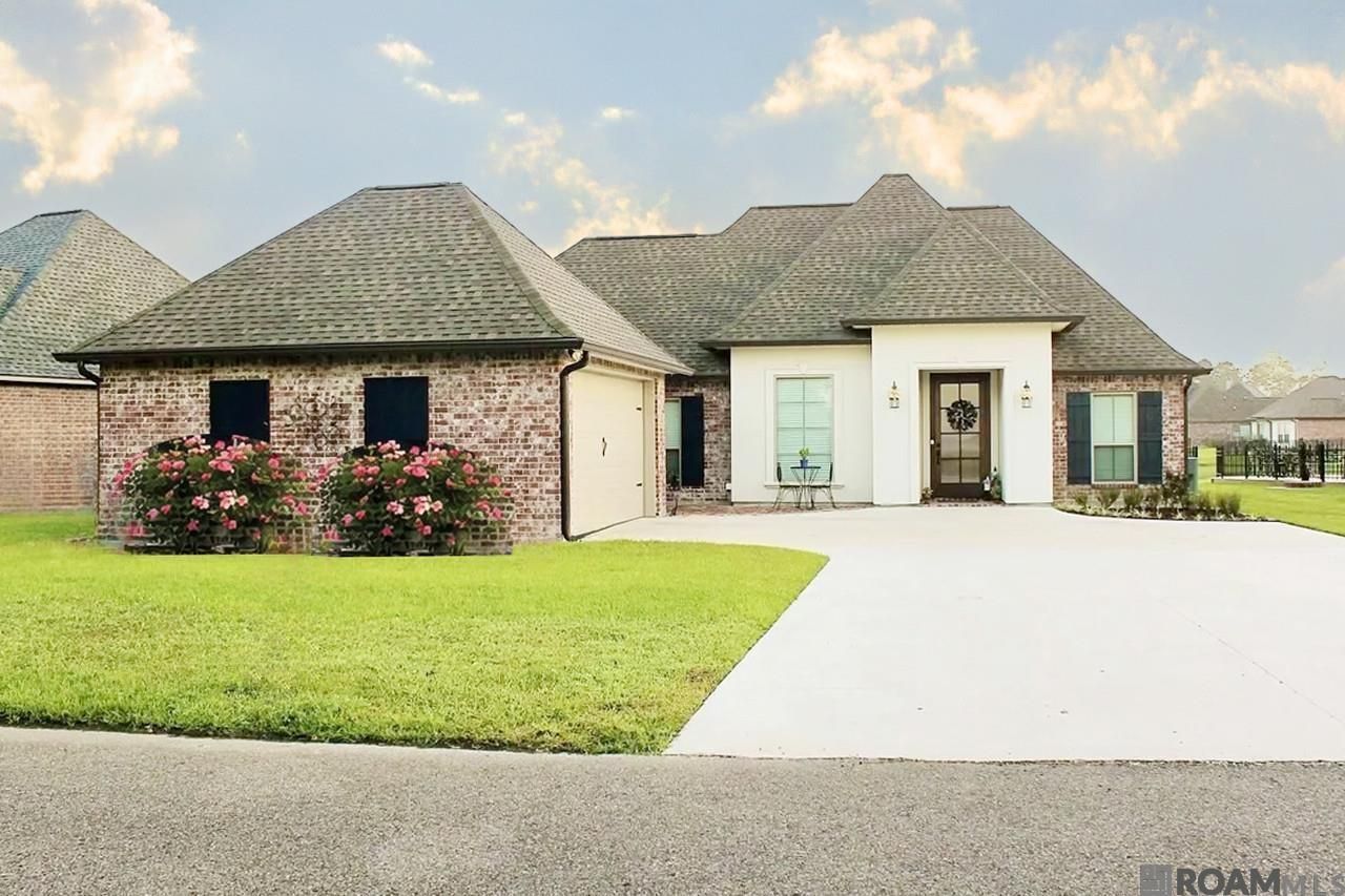 403 Lakeshore Dr, Oscar, LA 70762 Main Photo