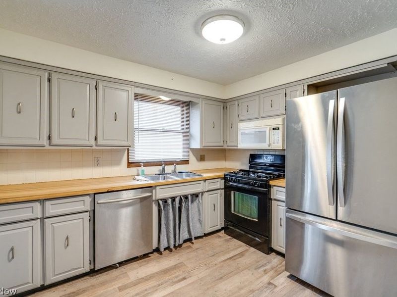 1510 Woodland Drive, Uniontown, OH 44685 Photo 14