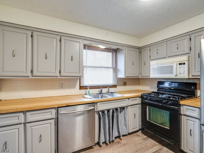 1510 Woodland Drive, Uniontown, OH 44685 Photo 15