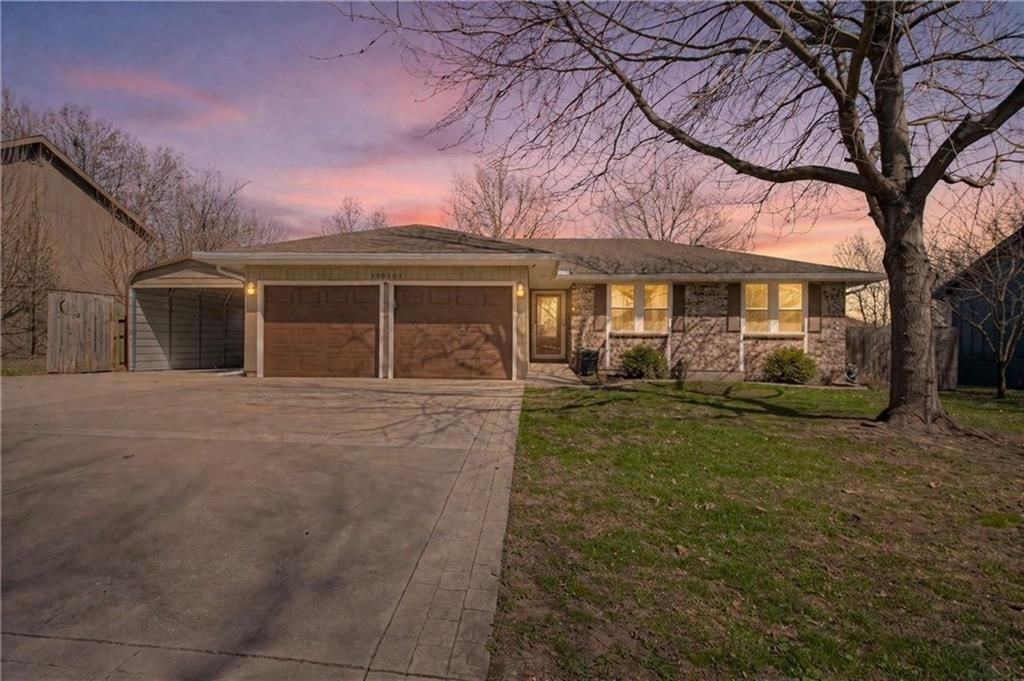 10501 N Forest Avenue, Kansas City, MO 64155 Main Photo