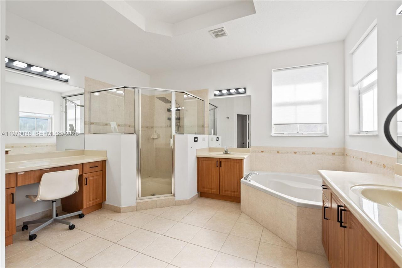 11558 NW 84th St, Doral, FL 33178 Photo