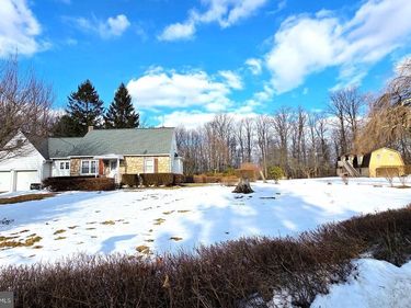 301 MINE ROAD, QUAKERTOWN, PA 18951