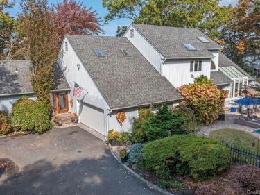 6 Bluffview Court, Miller Place, NY 11764