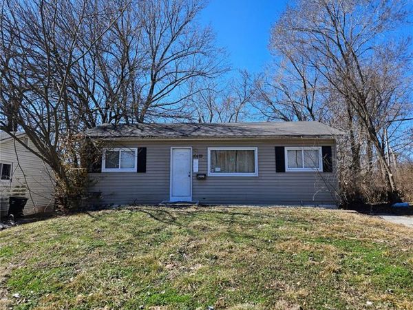 10429 Earl Drive , St Louis, MO 63136