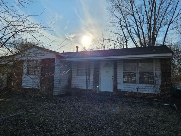 10423 Royal Drive , St Louis, MO 63136