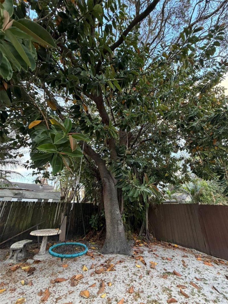 1249 NW 42nd St, Miami, FL 33142 Photo