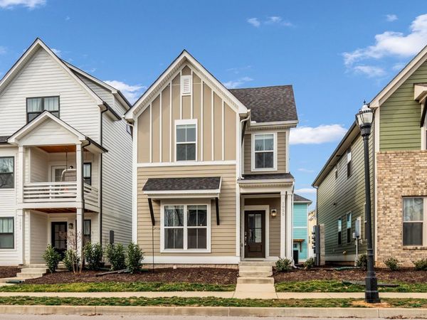 1055 Emery Bay Cir, Hendersonville, TN 37075