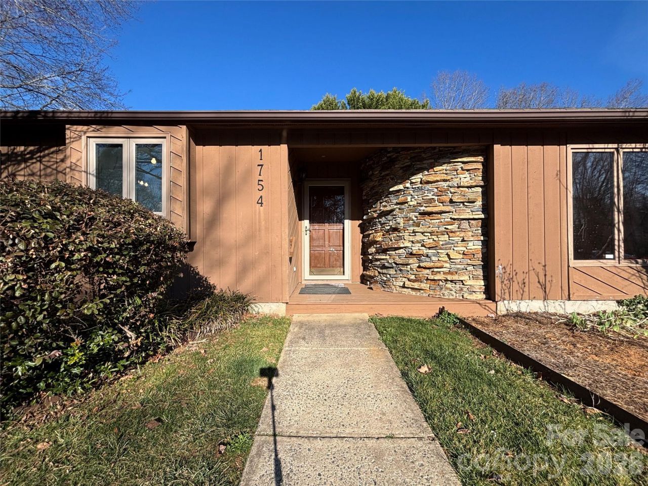 1754 12th Street Ne, Hickory, NC 28601 Main Photo