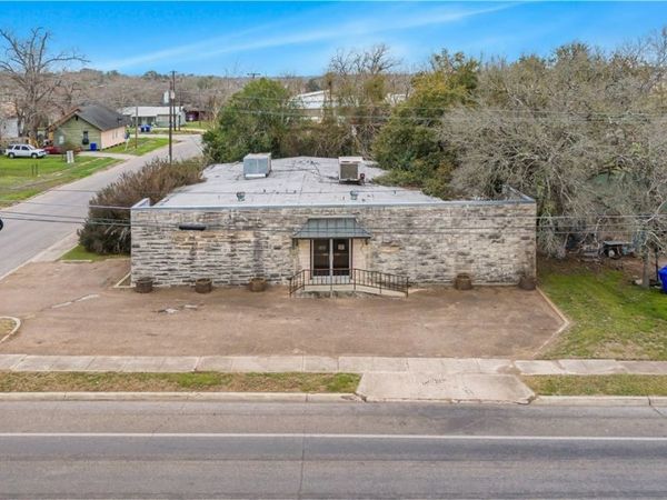212 E Morris Street, Yoakum, TX 77995