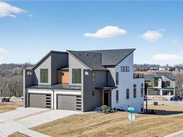 9313 Aminda Street, Lenexa, KS 66227