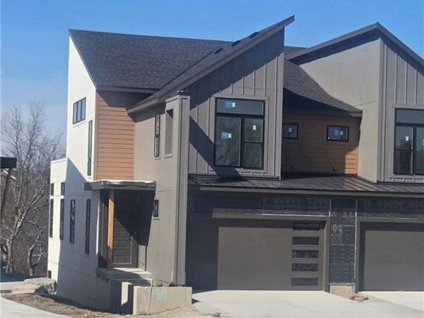 9303 Aminda Street, Lenexa, KS 66227