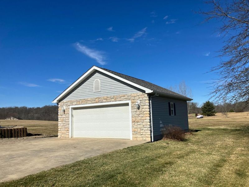 10535 S Poplar Drive, Glouster, OH 45732 Photo 12