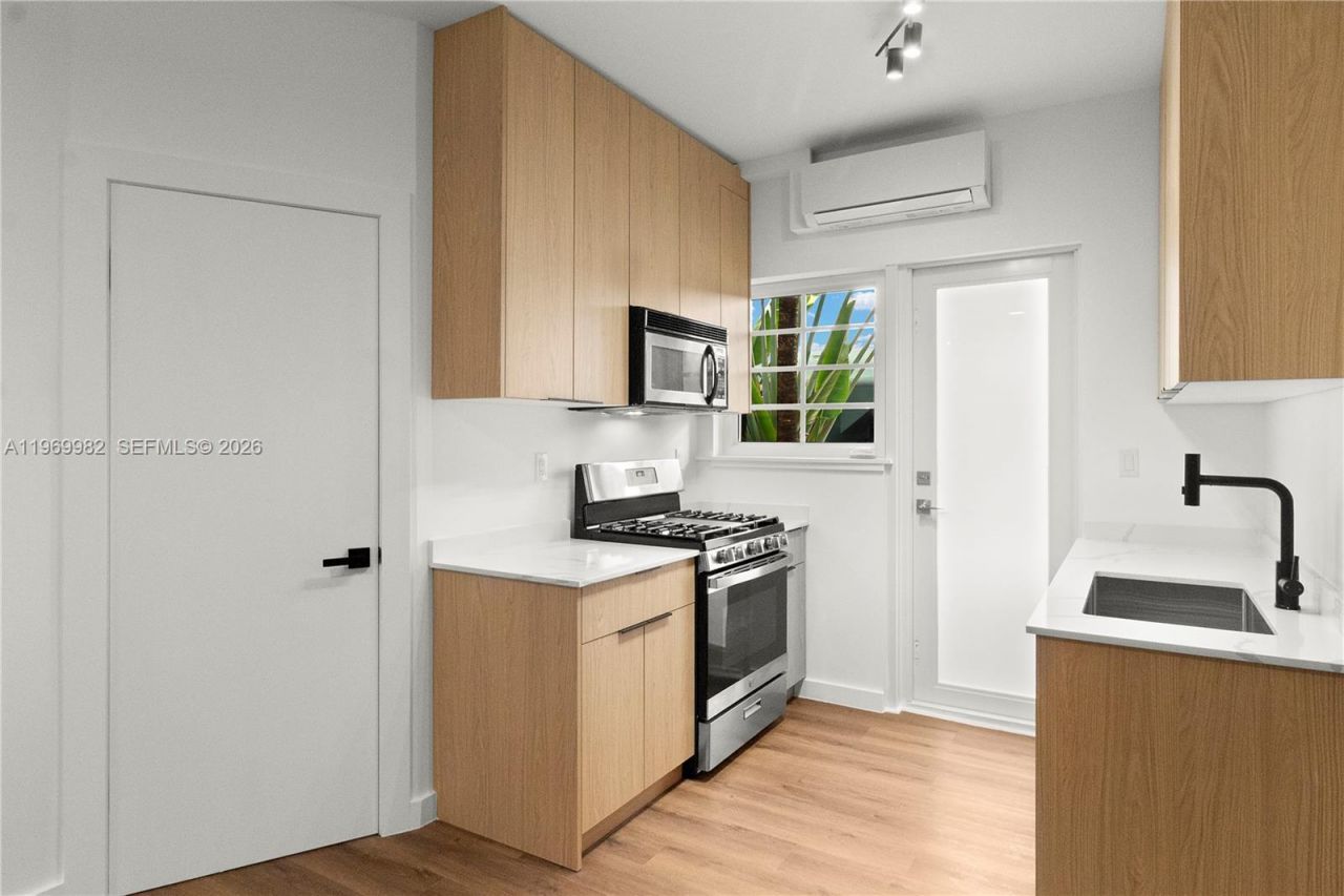 1009 Meridian Ave, Unit 14, Miami Beach, FL 33139 Photo