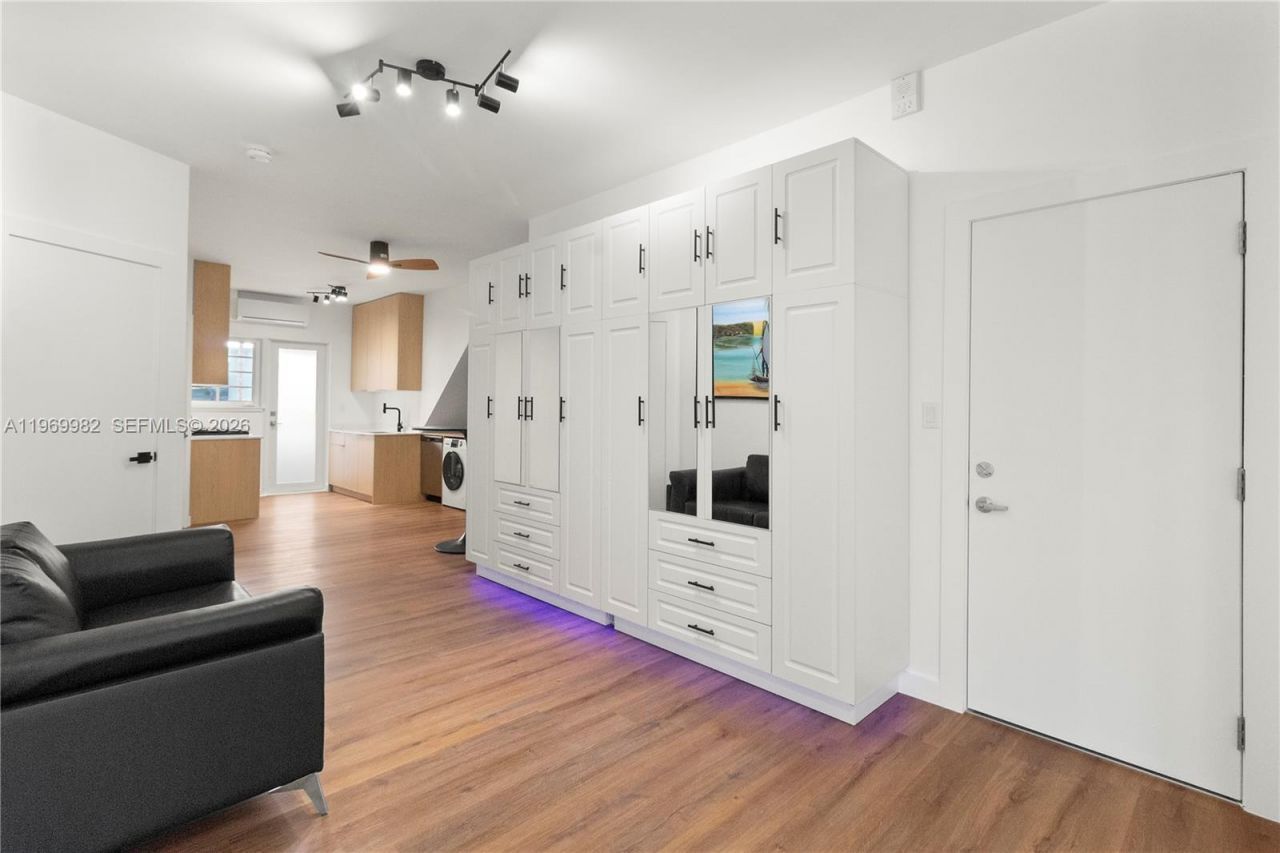 1009 Meridian Ave, Unit 14, Miami Beach, FL 33139 Photo