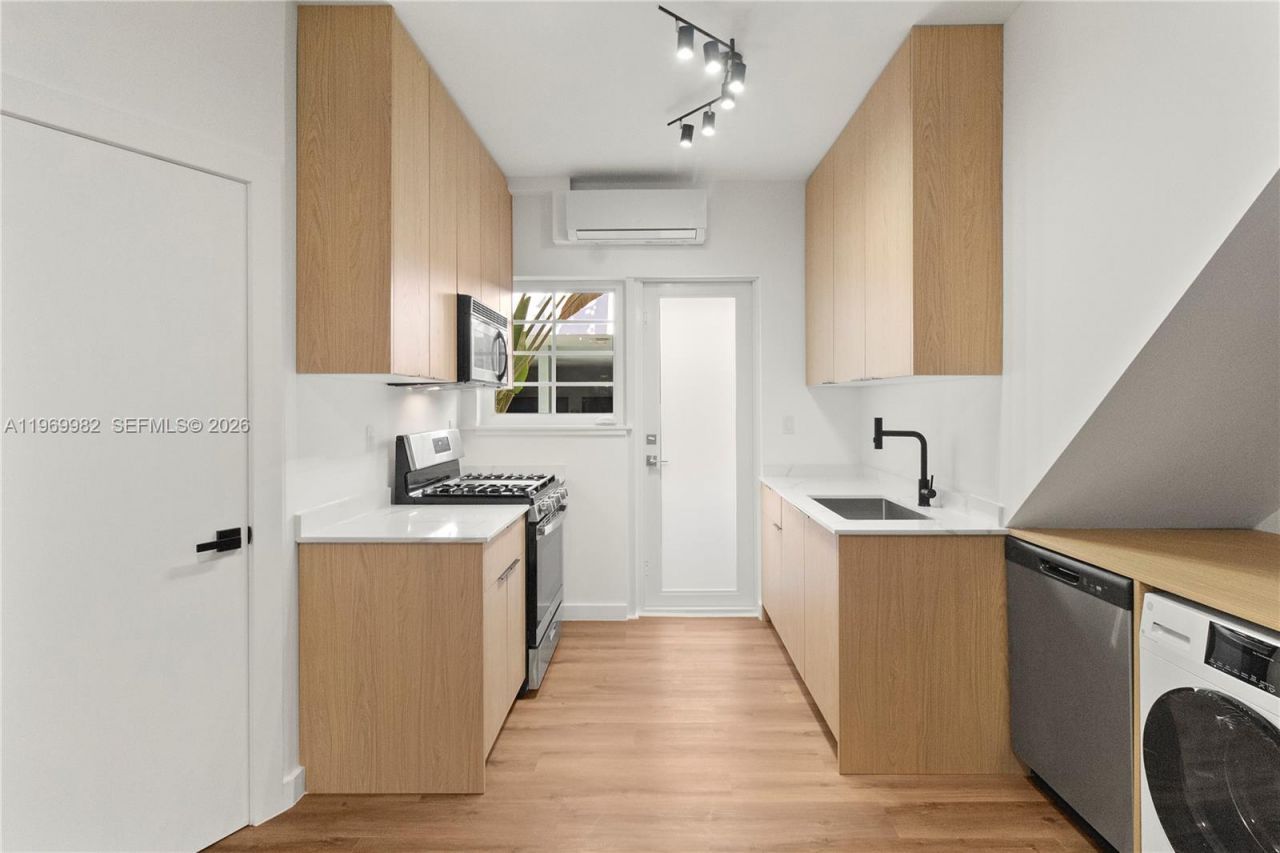 1009 Meridian Ave, Unit 14, Miami Beach, FL 33139 Photo