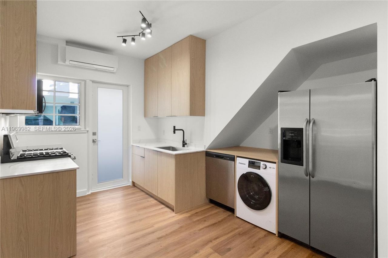 1009 Meridian Ave, Unit 14, Miami Beach, FL 33139 Photo