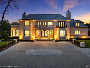 707 Lake Shore Road, Vlg of Grosse Pointe Shores, MI 48236