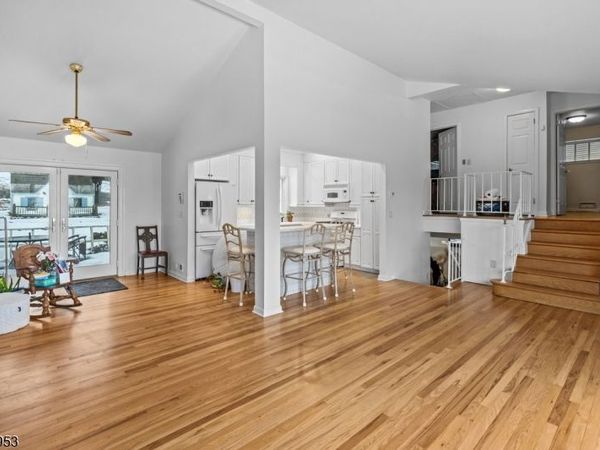 31 Ridge Ct, Cedar Grove, NJ 07009