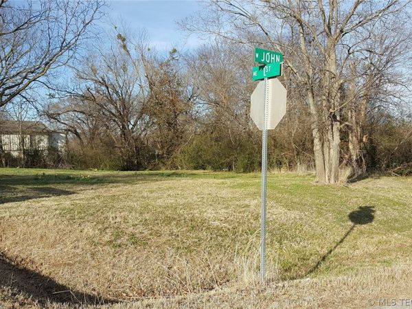 202 E John Street , Henryetta, OK 74437