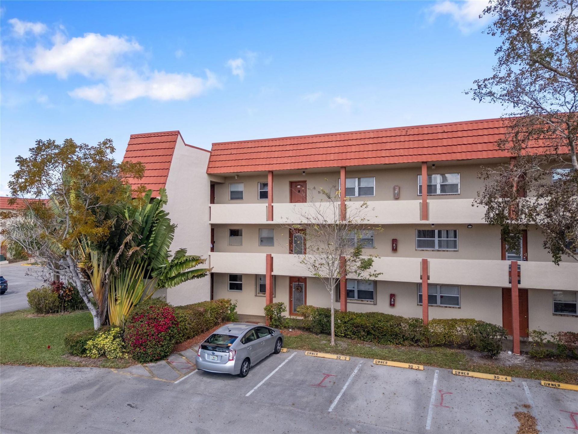 8081 N Sunrise Lakes Dr, Unit 203, Fort Lauderdale, FL 33322 Photo