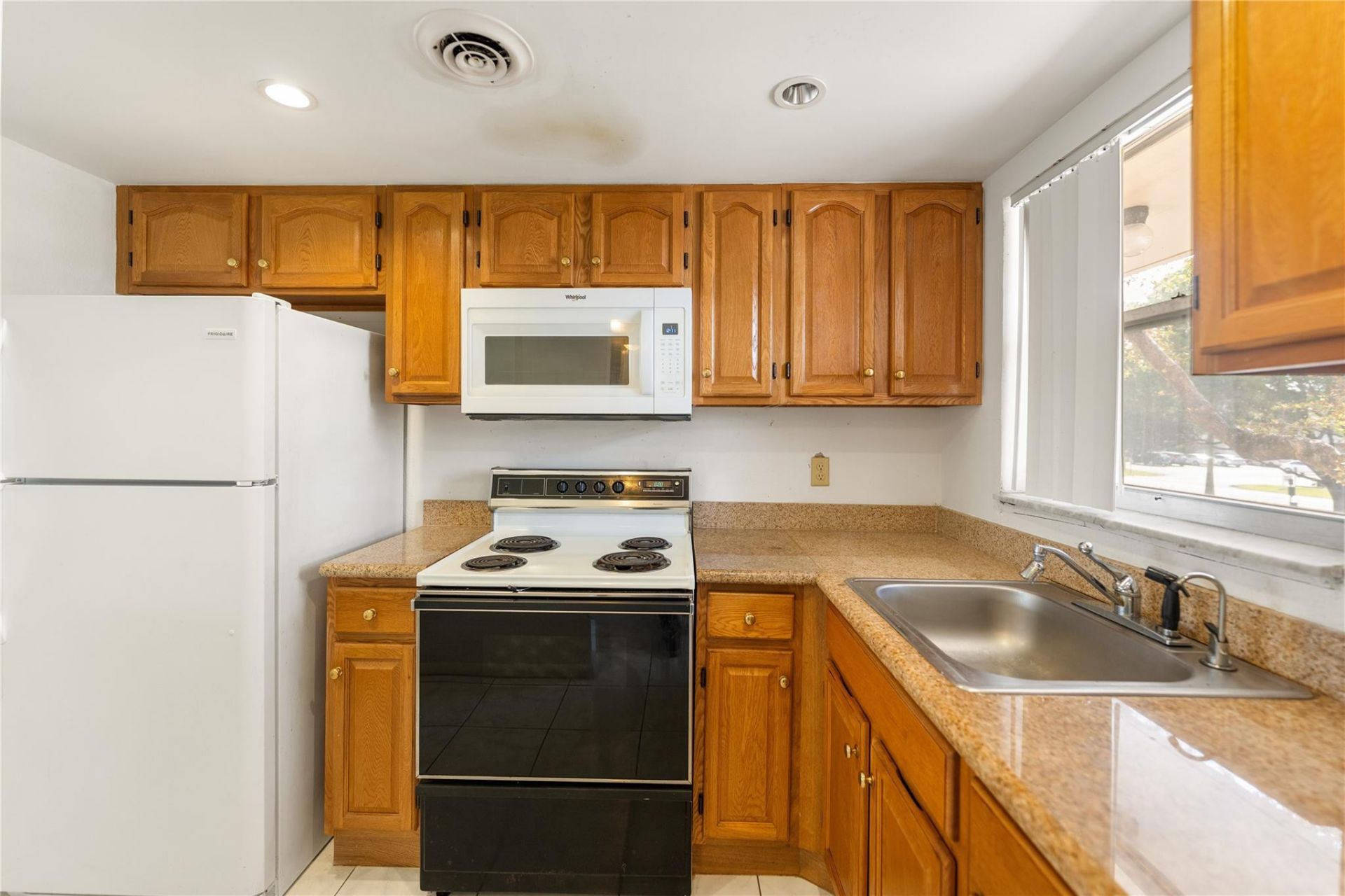 8081 N Sunrise Lakes Dr, Unit 203, Fort Lauderdale, FL 33322 Photo