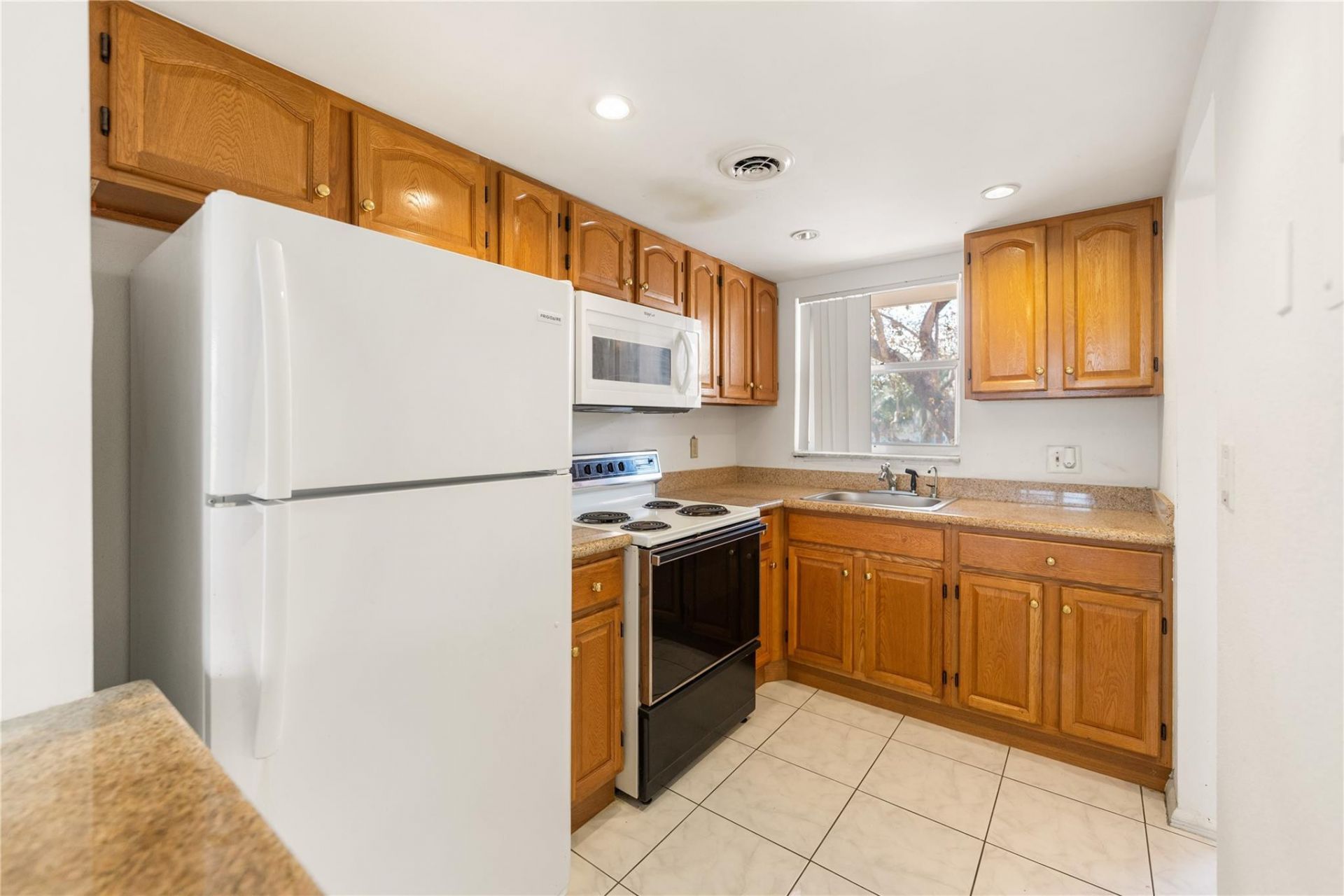 8081 N Sunrise Lakes Dr, Unit 203, Fort Lauderdale, FL 33322 Photo