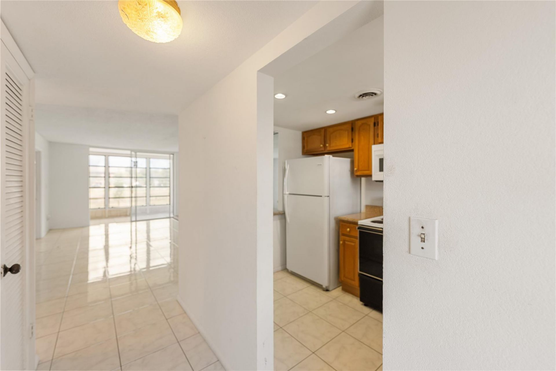 8081 N Sunrise Lakes Dr, Unit 203, Fort Lauderdale, FL 33322 Photo