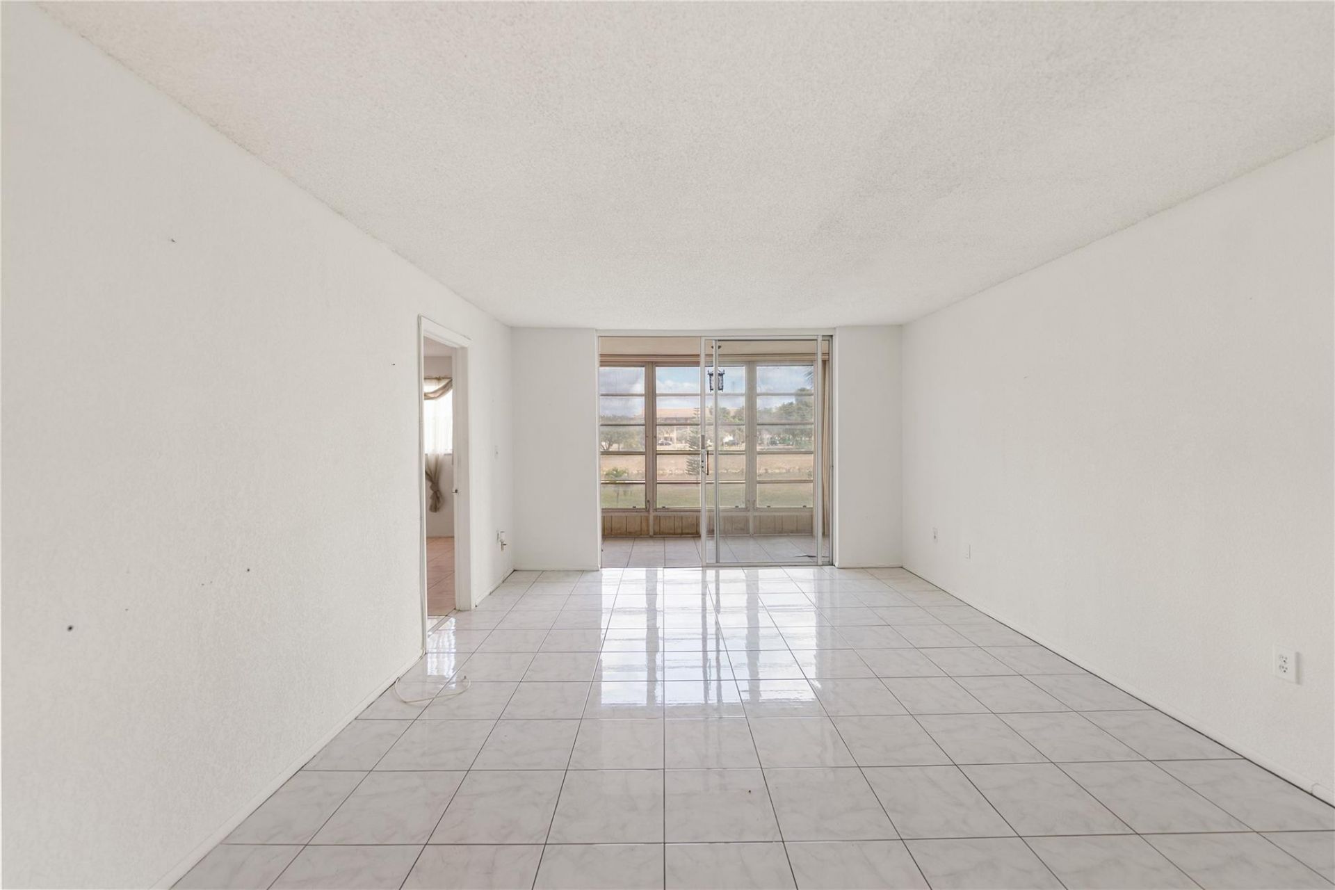 8081 N Sunrise Lakes Dr, Unit 203, Fort Lauderdale, FL 33322 Photo