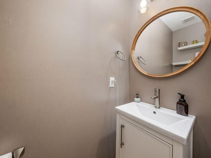 8056 Orange Station Loop, Lewis Center, OH 43035 Photo 20