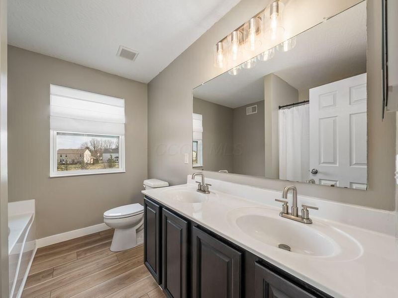 8056 Orange Station Loop, Lewis Center, OH 43035 Photo 25