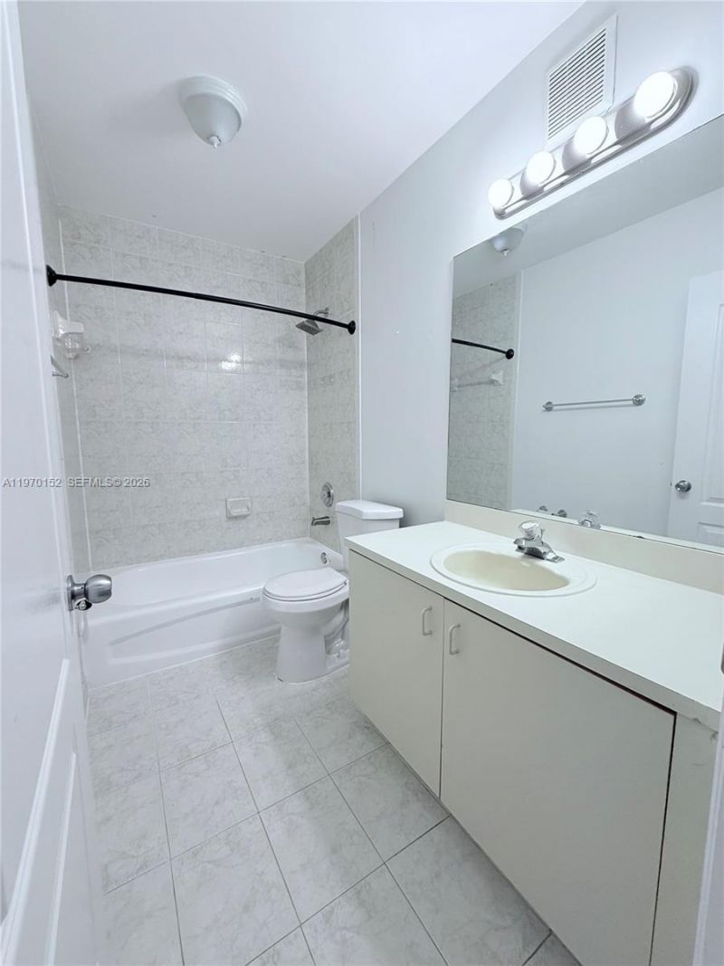 16618 NW 73rd Ave, Miami Lakes, FL 33014 Photo