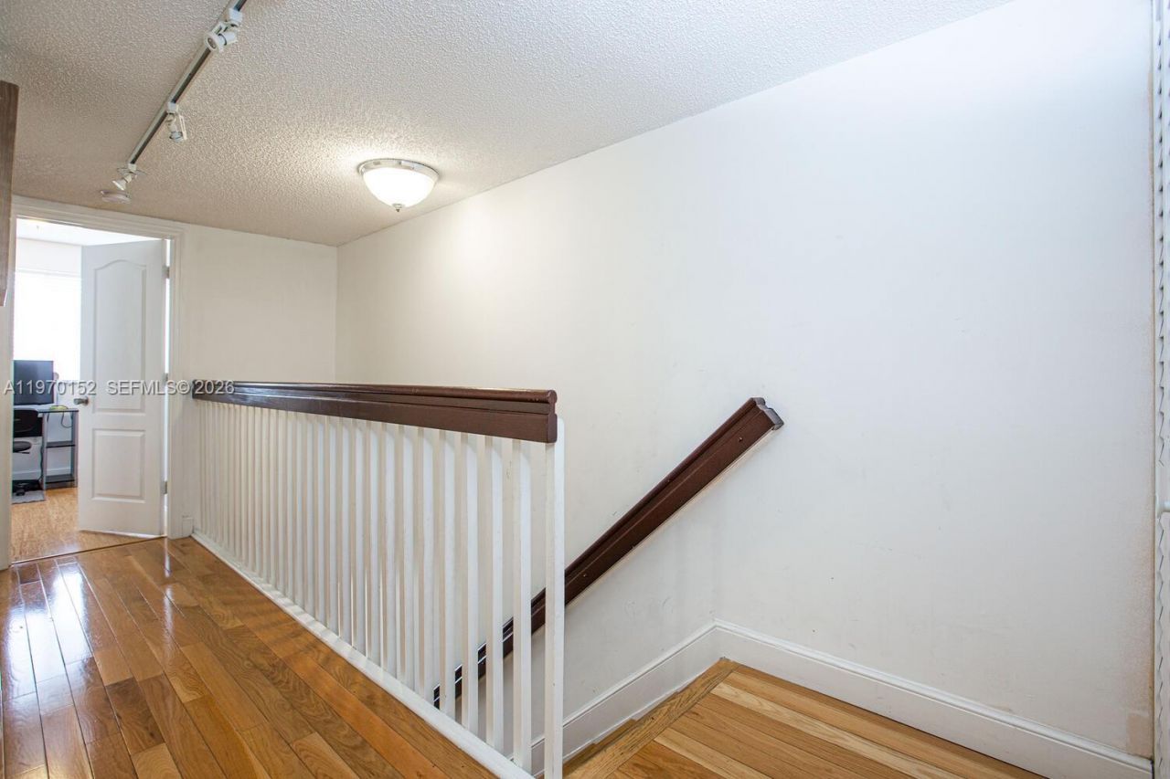 16618 NW 73rd Ave, Miami Lakes, FL 33014 Photo