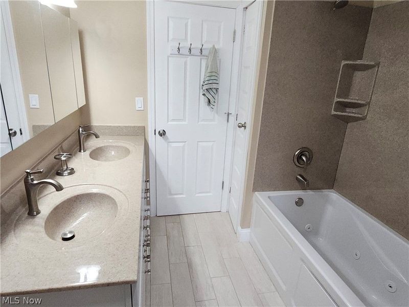 13750 BELFAIR Drive, Cleveland, OH 44130 Photo 23