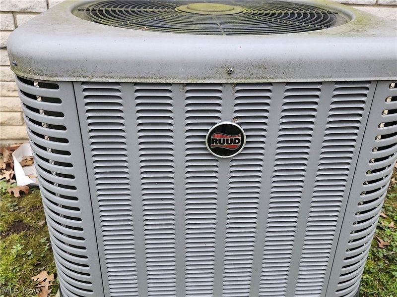 13750 BELFAIR Drive, Cleveland, OH 44130 Photo 7