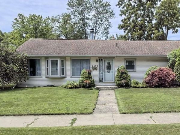 8405 Robindale Avenue, Dearborn Heights, MI 48127