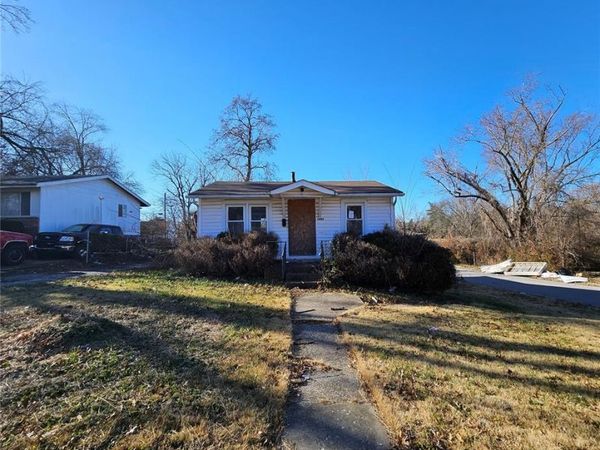 10149 Count Drive , St Louis, MO 63136