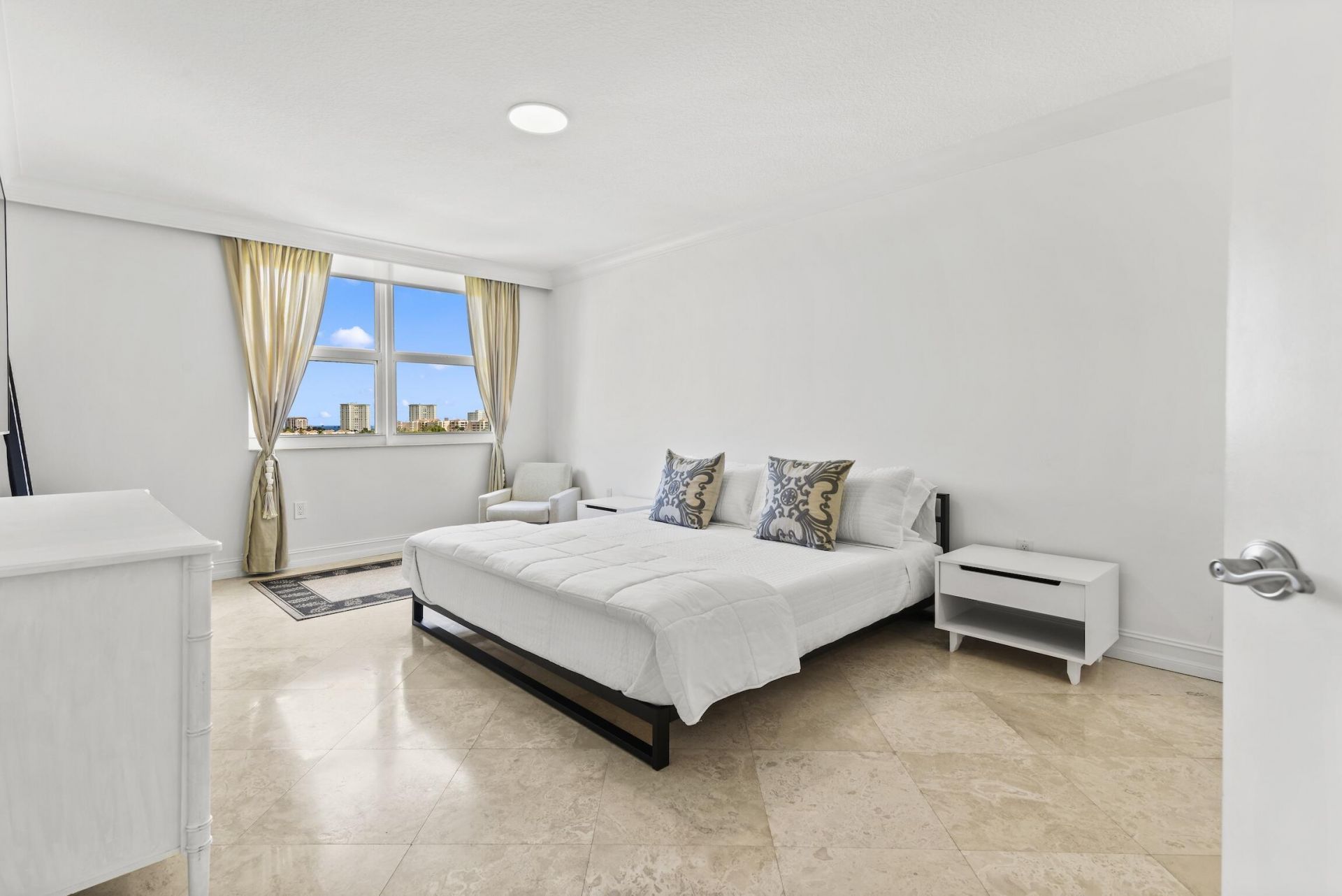 99 SE Mizner Boulevard, Unit 813, Boca Raton, FL 33432 Photo