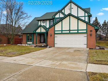 15743 Greenview, Fraser, MI 48026